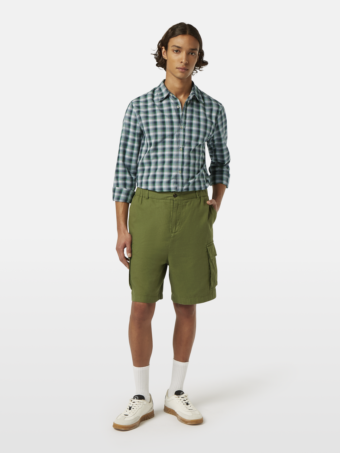 SCOTCH & SODA cargo shorts shown in khaki, featuring multiple pockets and a casual fit, ideal for summer or outdoor wear.