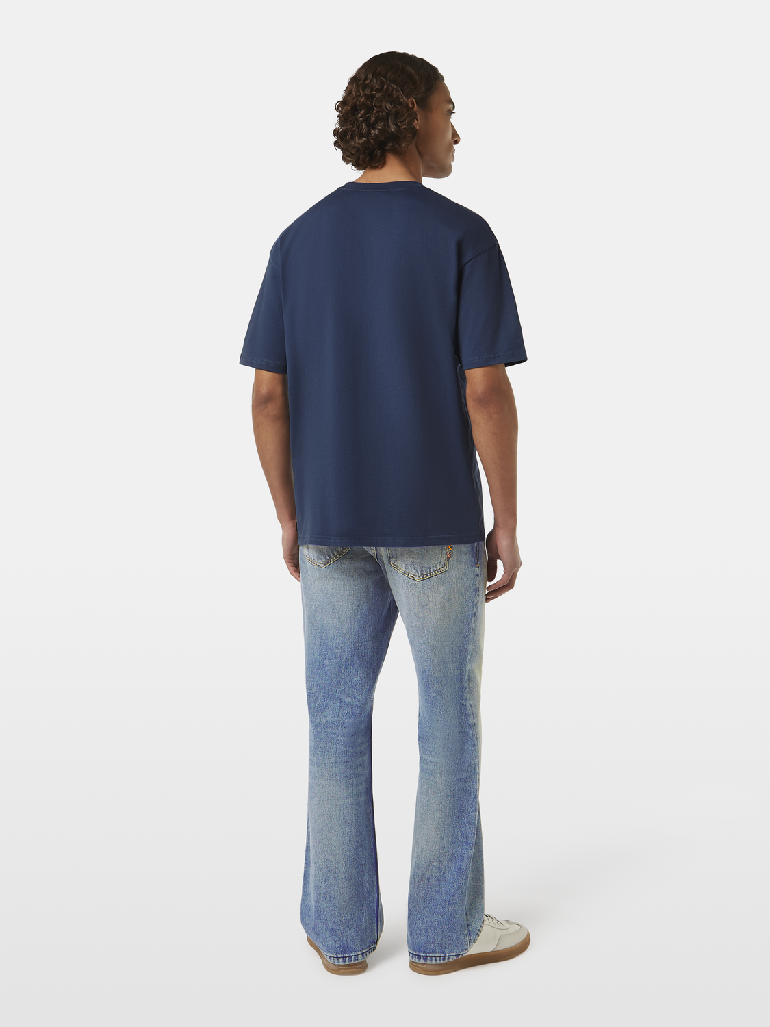 Black short-sleeve T-shirt by Scotch & Soda with a graphic logo on the front, casual and stylish men's tee.
