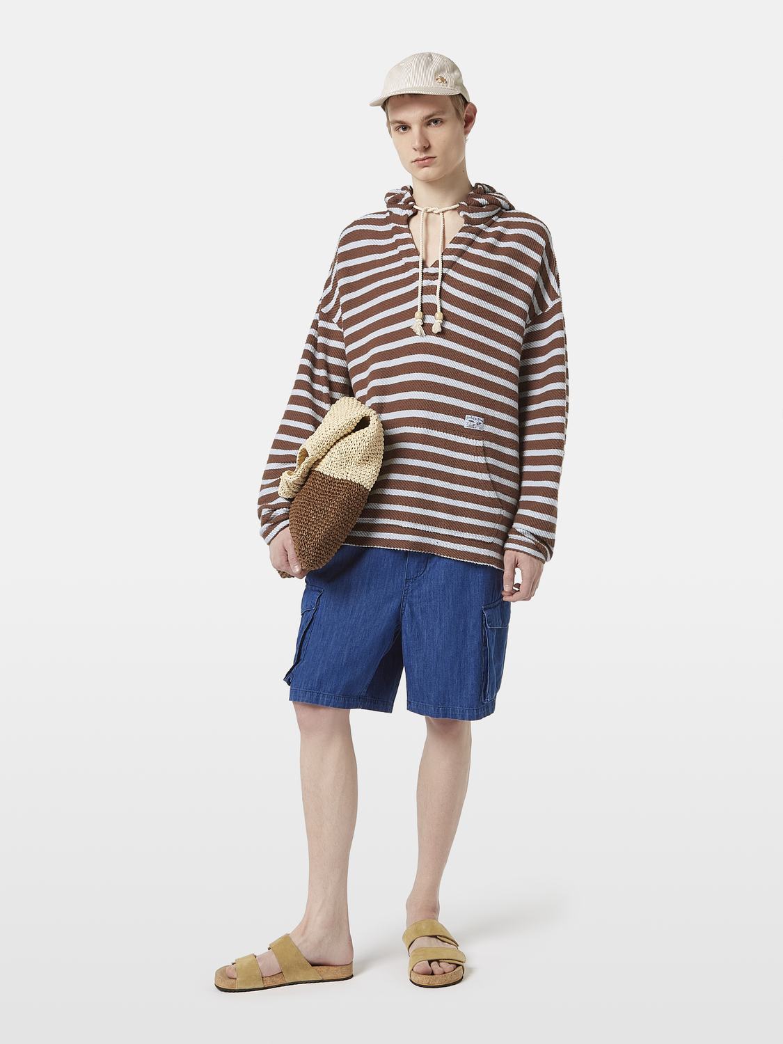 Dark blue Scotch & Soda denim cargo shorts with multiple pockets and rolled hems, displayed on a neutral background.