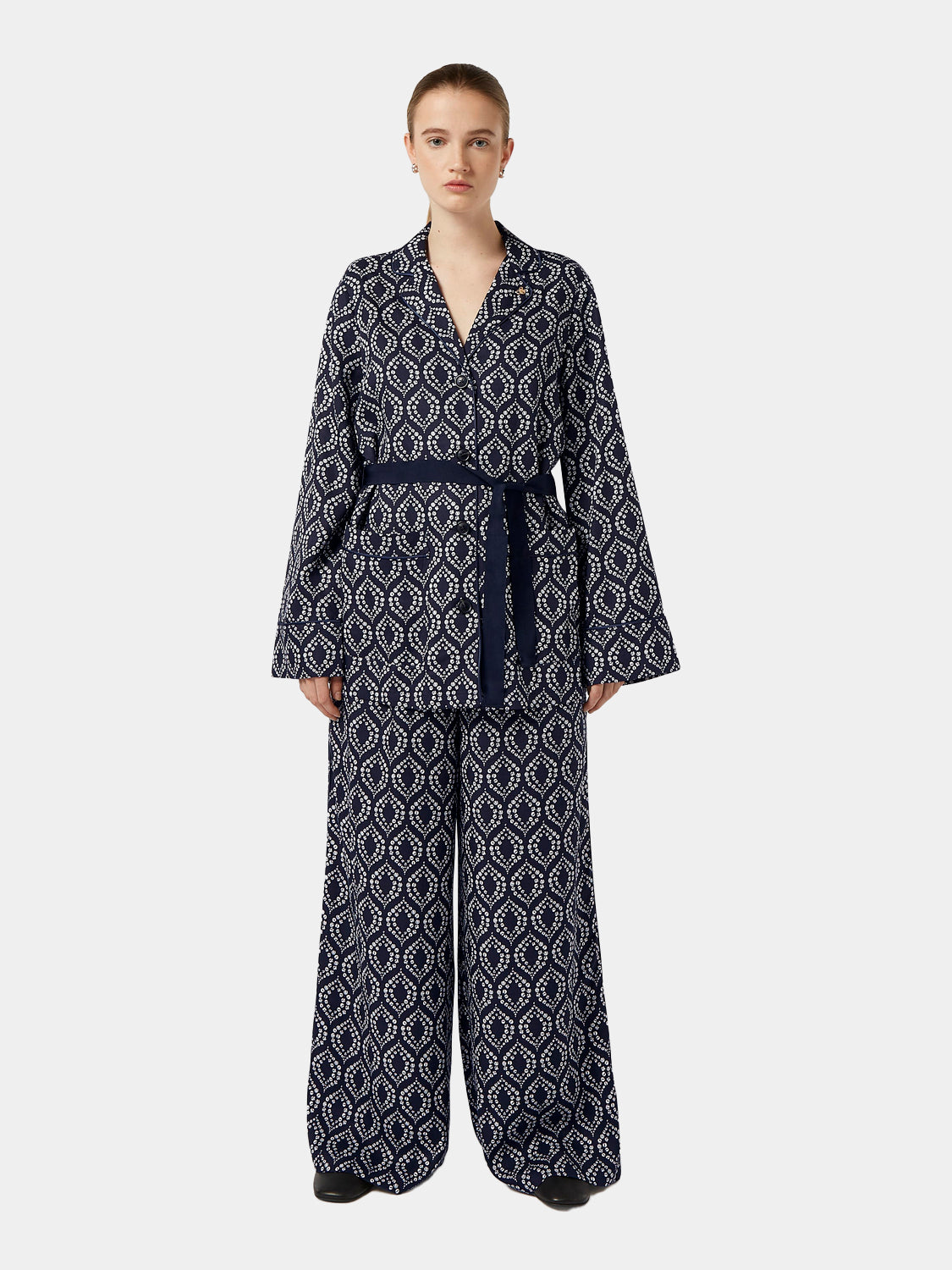 Printed SCOTCH & SODA pyjama blazer with a tailored fit, featuring a button-up front and classic lapel collar.