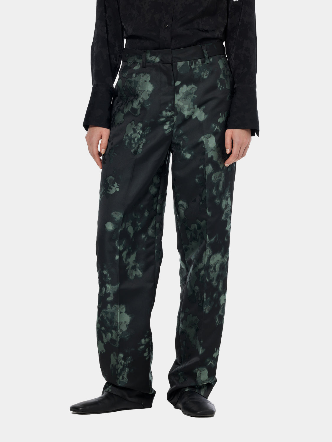 SCOTCH & SODA ripple straight-fit pants displayed on model, featuring a classic, tailored design in neutral fabric.