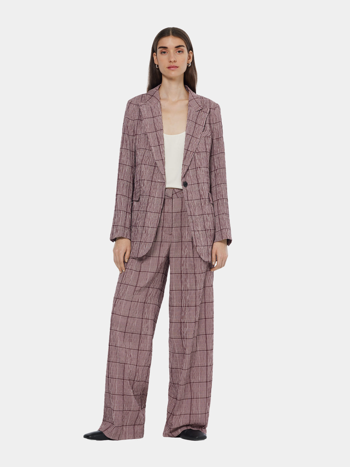 Wide-fit rose-colored pants by Scotch & Soda, featuring a relaxed fit and stylish design, shown on a model.