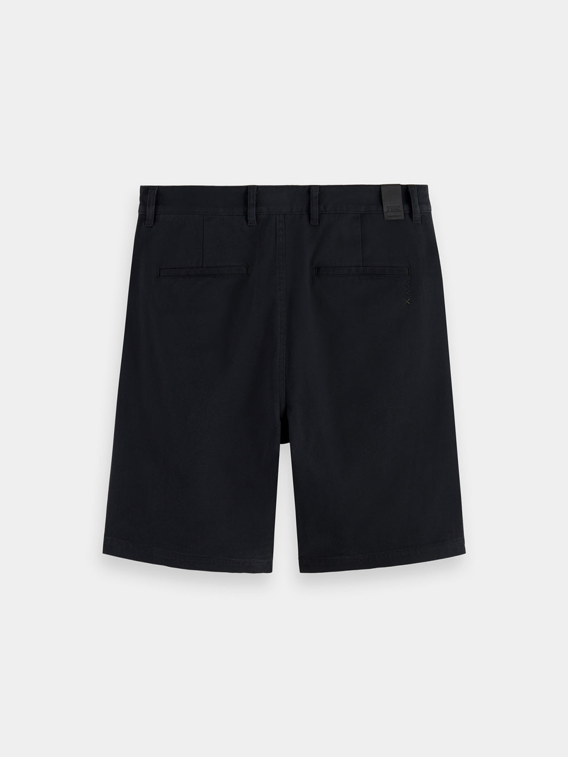 Back view of Scotch & Soda Stuart chino shorts, casual men's shorts in neutral fabric with belt loops and back pockets.