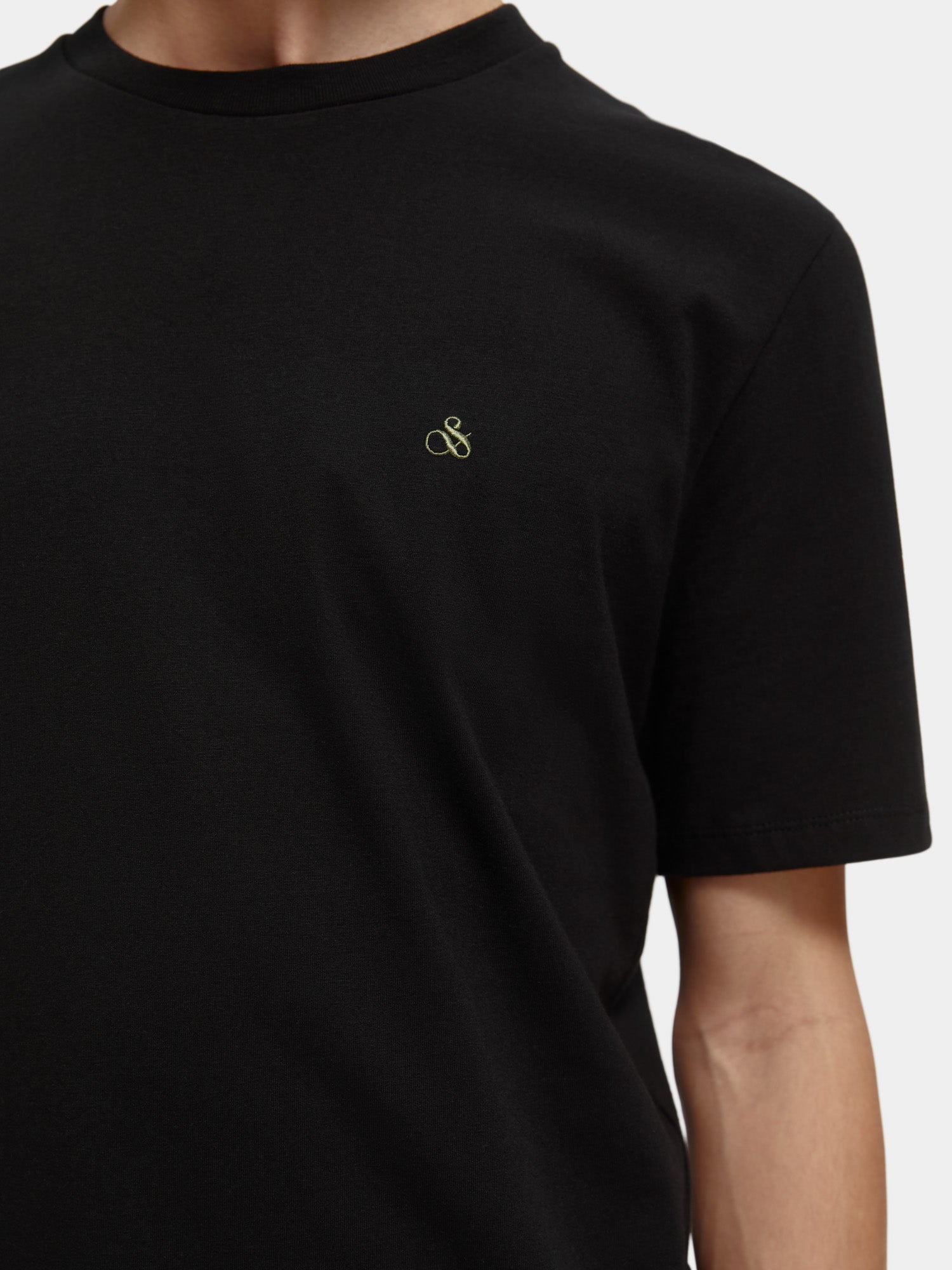 Short-sleeve Scotch & Soda jersey T-shirt displayed on a model, featuring a comfortable fit and classic design.
