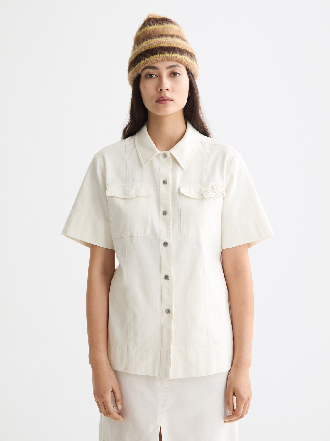 Light blue Scotch & Soda pocket denim shirt for men, short-sleeve casual shirt with front chest pocket and button closure.