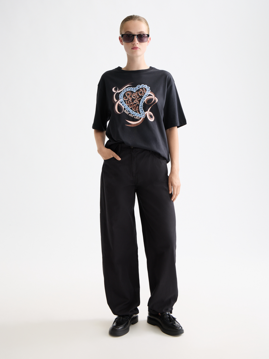 Short-sleeve Scotch & Soda artwork t-shirt with colorful graphic design on front, casual fit, pure cotton fabric.