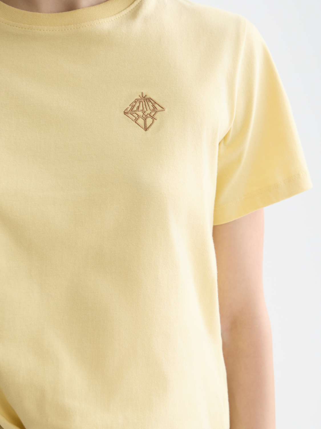 Embroidered SCOTCH & SODA short-sleeve T-shirt with colorful floral embroidery on the front, casual and stylish fit.