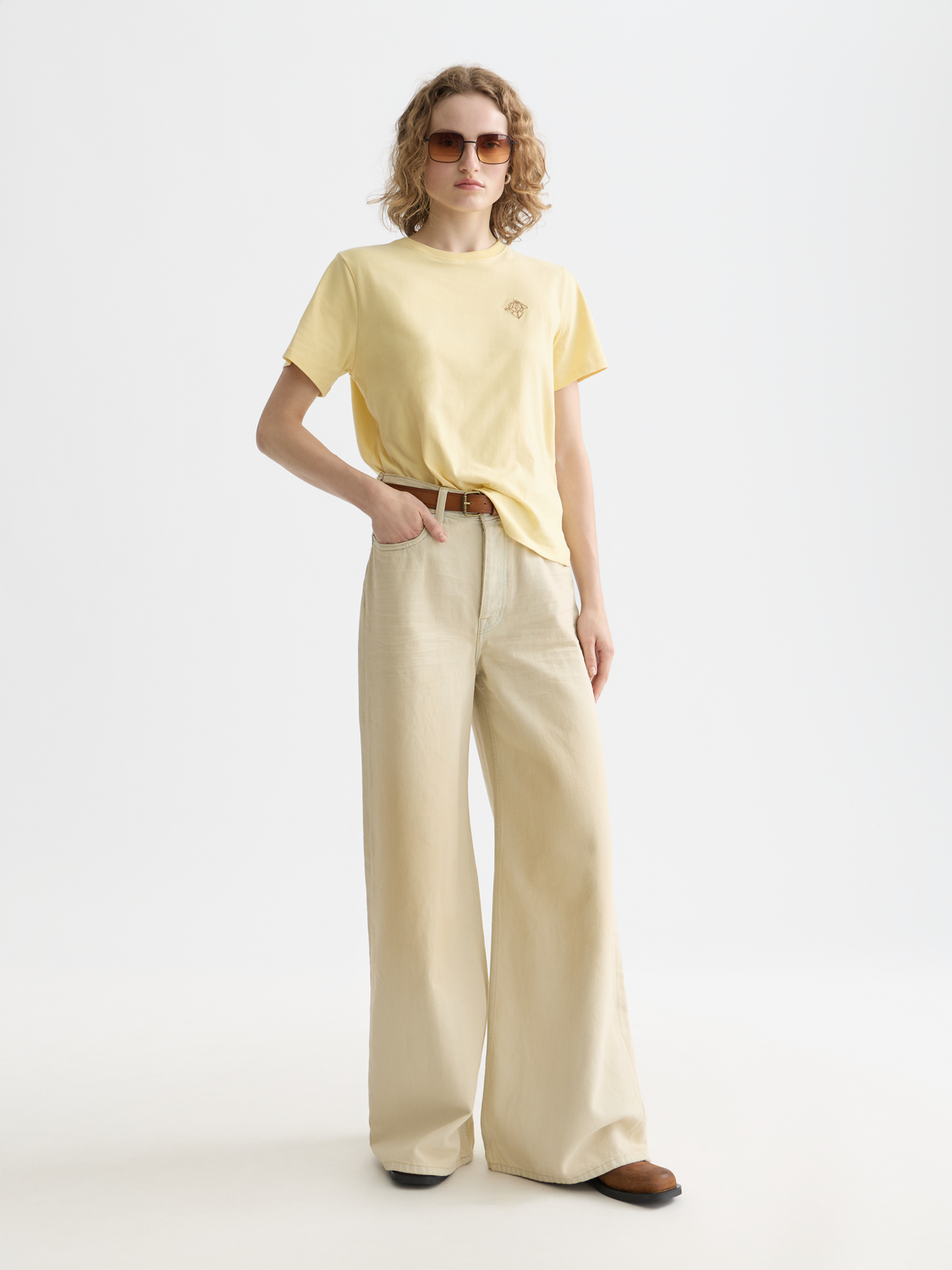 Light beige Scotch & Soda embroidered short sleeve T-shirt with colorful floral embroidery on the front.