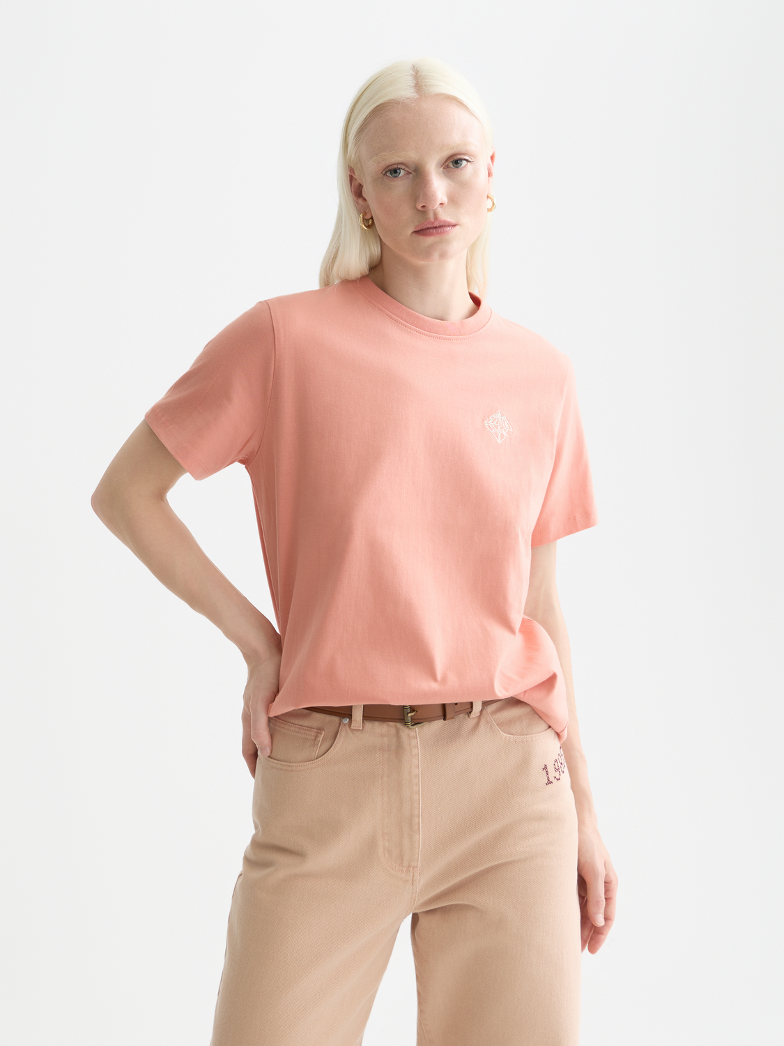 Embroidered SCOTCH & SODA short-sleeve T-shirt with colorful floral embroidery on front, casual fit, lightweight fabric.