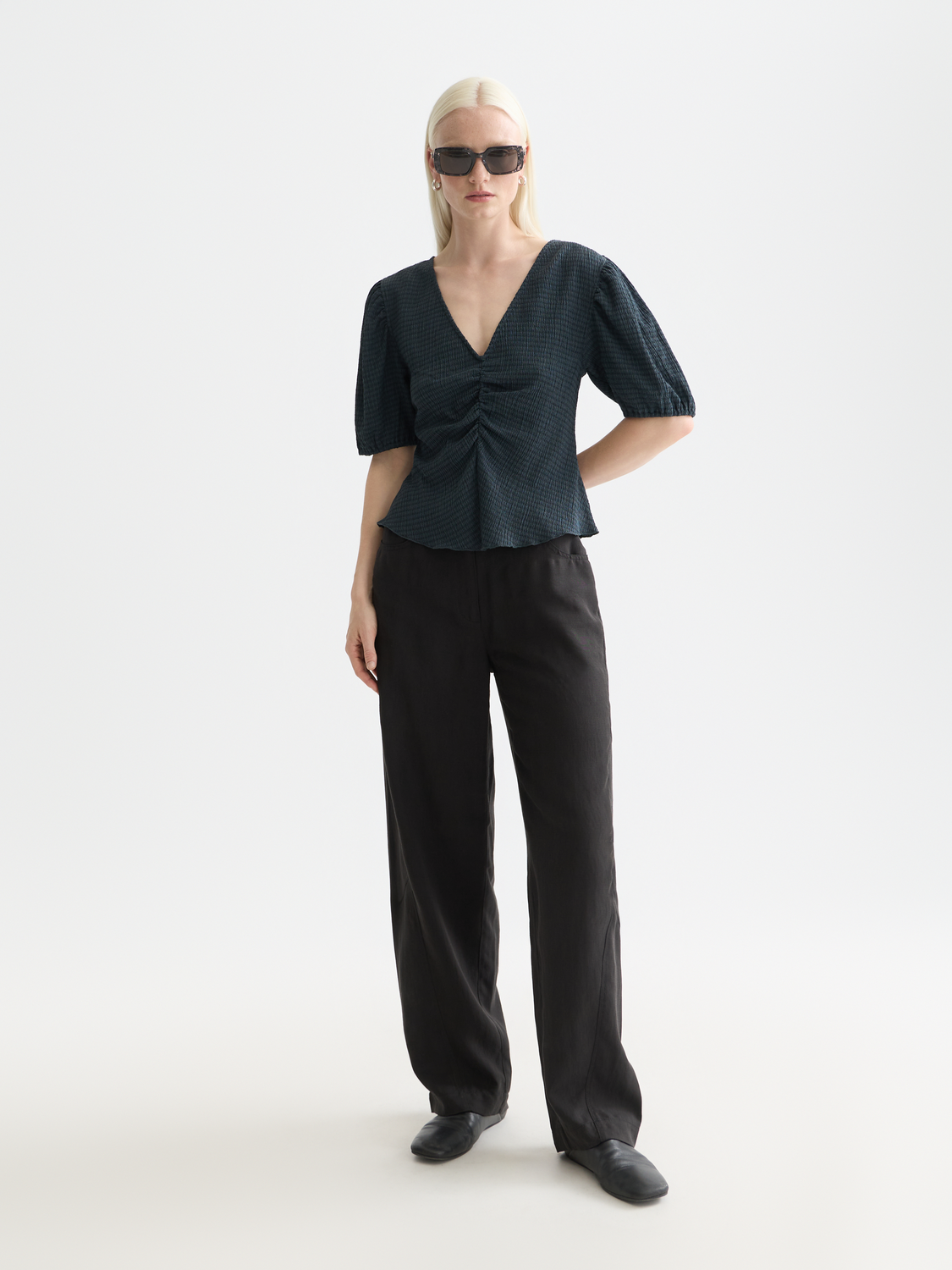 Light blue Scotch & Soda short-sleeve v-neck top with structured fit, displayed on a mannequin.
