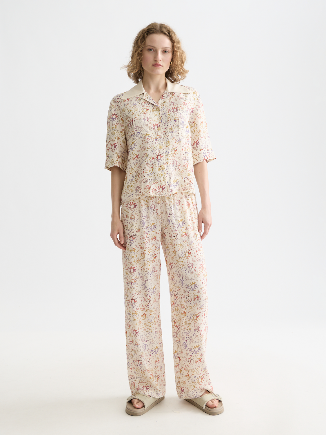 Printed Scotch & Soda short-sleeve shirt featuring a colorful pattern and classic collar, displayed on a hanger.
