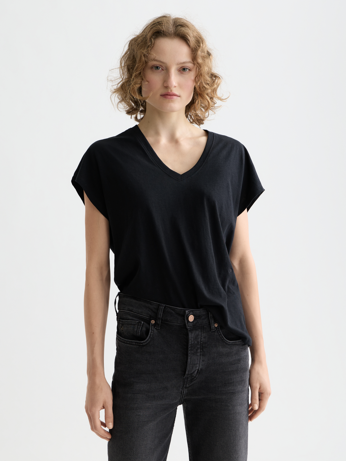 Light gray Scotch & Soda slub v-neck short-sleeve t-shirt with soft fabric and subtle texture, front view.
