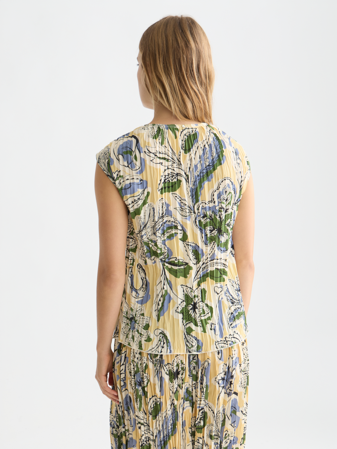 Relaxed knitted vest with stripe trim by Scotch & Soda, featuring woven fabric, front neckline, and back view.