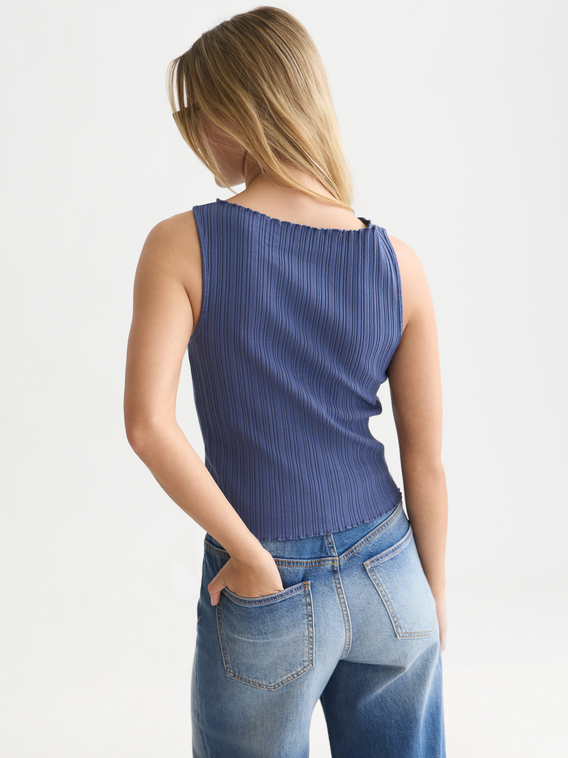Structured ribbed tank