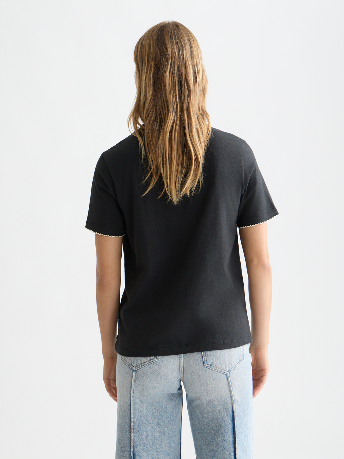Scarlet-red embroidered slub Scotch & SODA short-sleeve T-shirt with floral embroidery on the back and a relaxed fit.