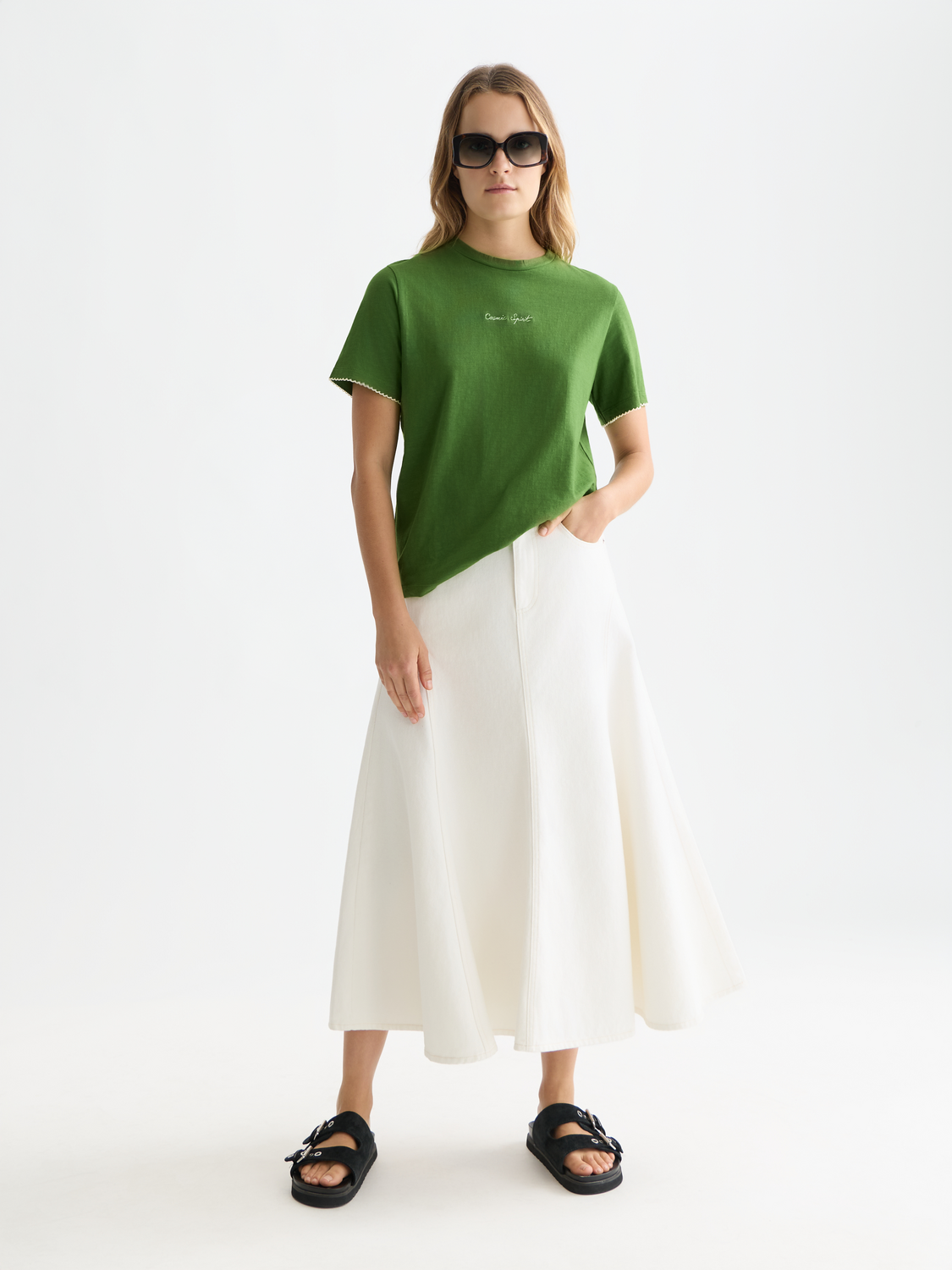 Embroidered Scotch & Soda short sleeve slub T-shirt with colorful embroidery details and relaxed fit.