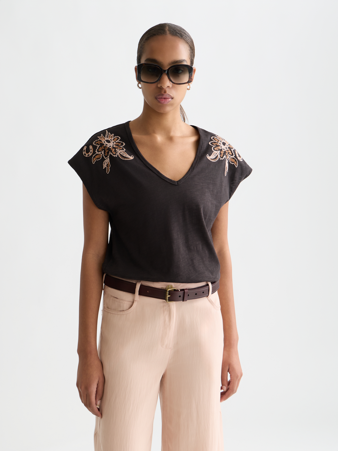 Scarlet embroidered v-neck t-shirt from Scotch & Soda, short-sleeve casual tee with detailed embroidery on the front.