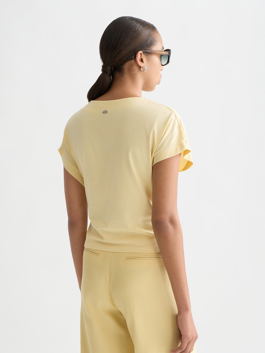 Black knotted Scotch & Soda short sleeve T-shirt with crew neck, shown from the back.