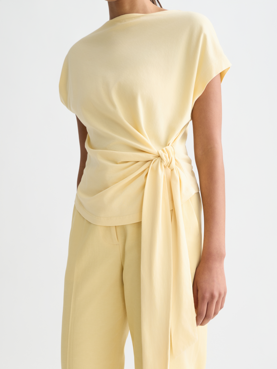 Knotted Scotch & Soda short sleeve T-shirt displayed on a model, featuring a casual fit and stylish knot detail.