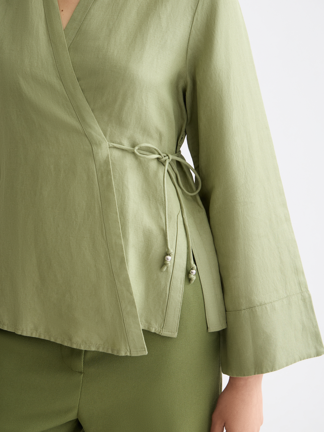 Long sleeve wrap shirt from Scotch & Soda featuring a stylish design and comfortable fit, displayed on a model.