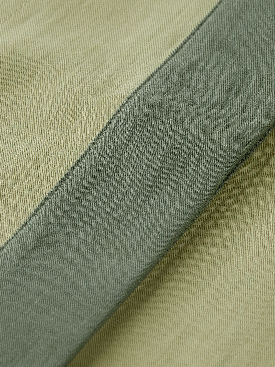 Long-sleeve contrast color utility shirt by Scotch & Soda, featuring multiple pockets and stylish design details.