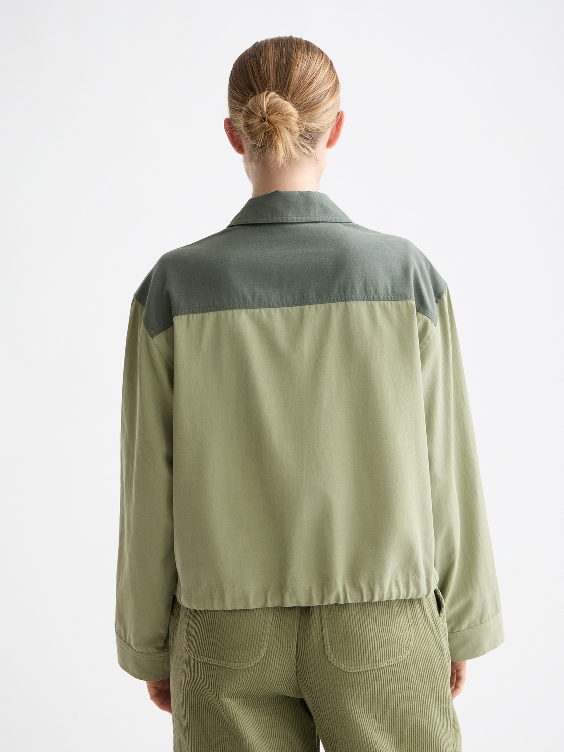 Long sleeve contrast color utility shirt by Scotch & Soda, featuring multiple pockets and a casual, utilitarian style.