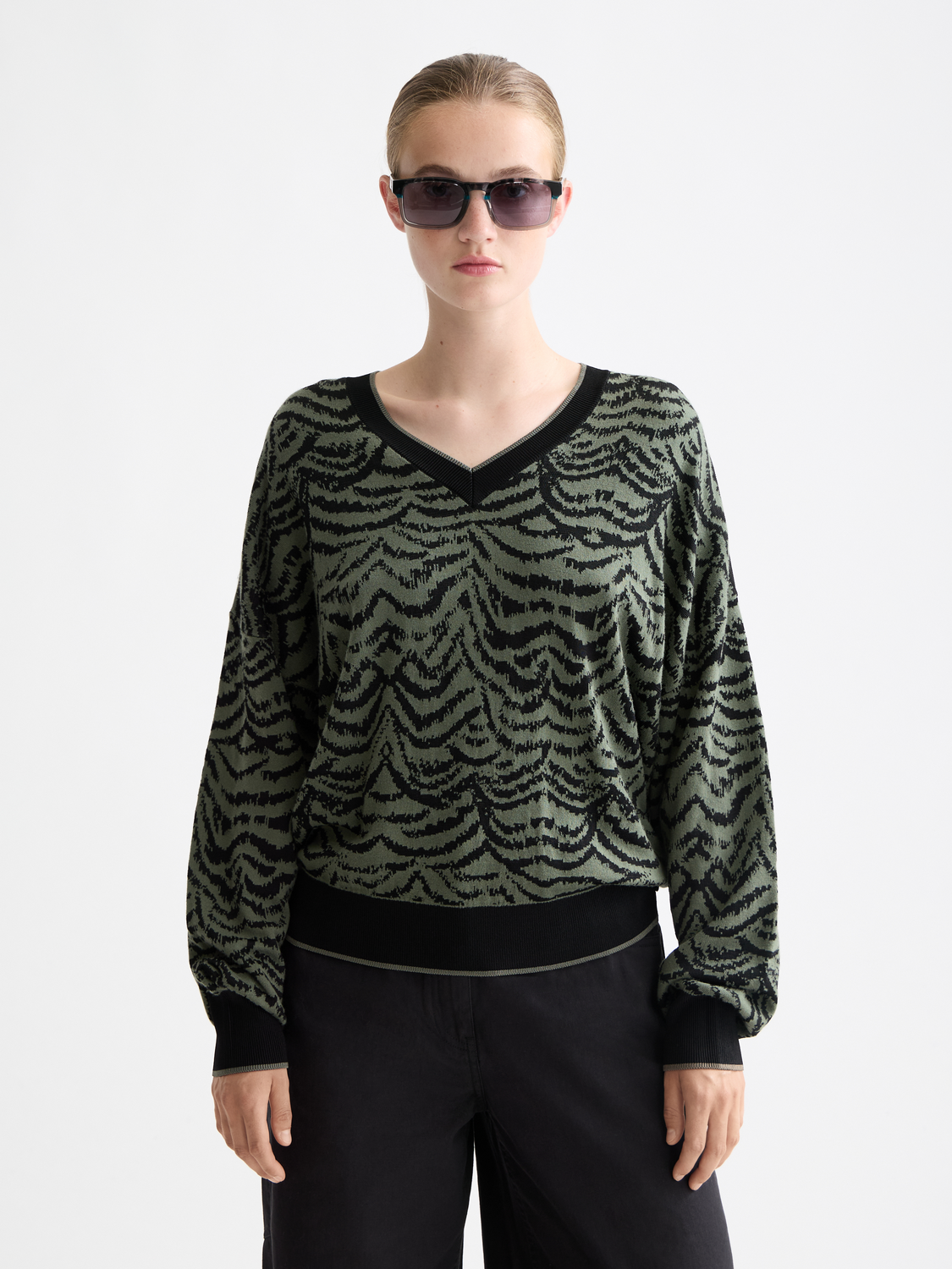 Cream-colored Scotch & Soda jacquard v-neck pullover knitwear, featuring intricate patterns and a relaxed fit.