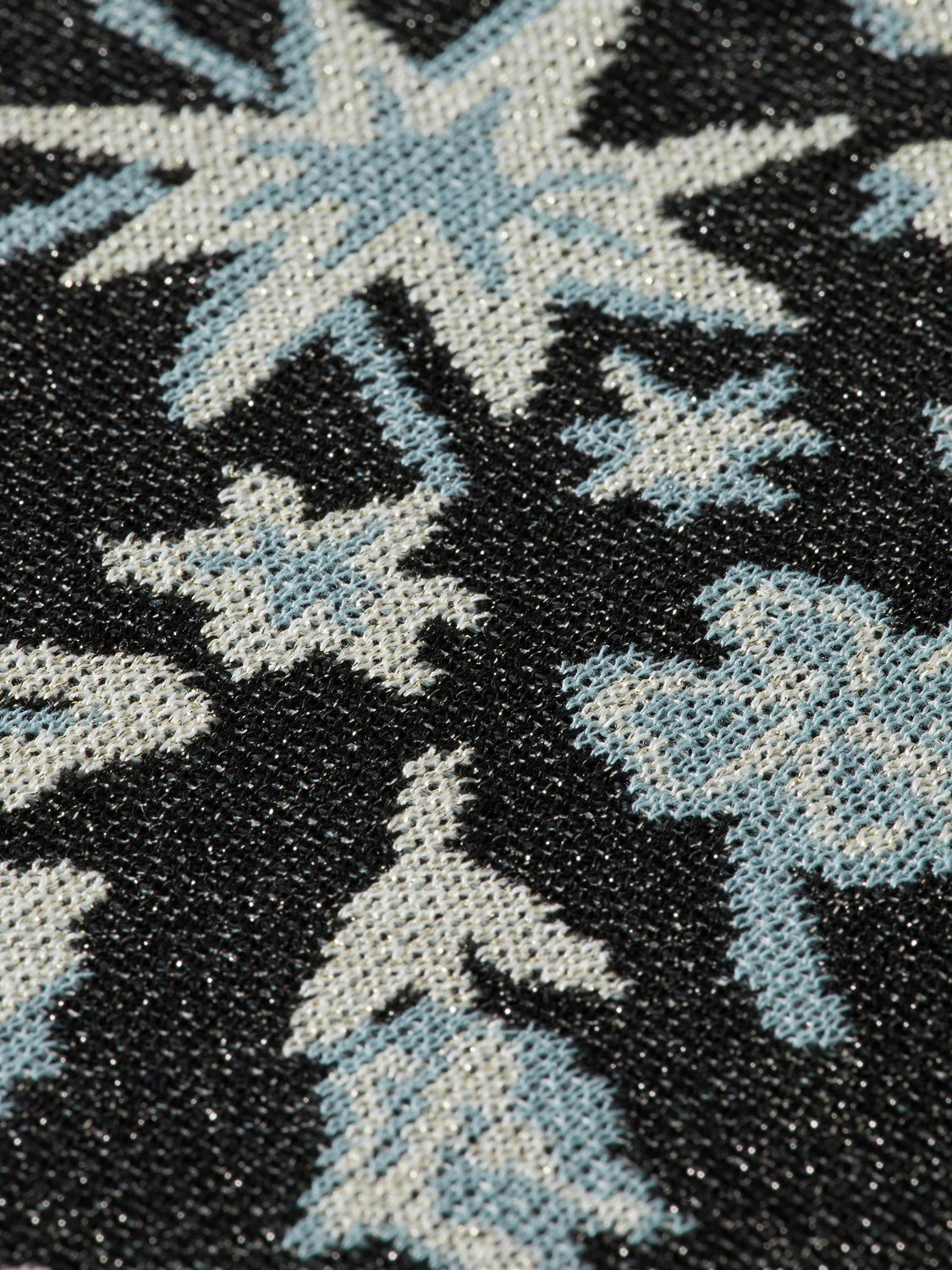 Scotch & Soda jacquard knitted jacket featuring intricate patterns, soft knit fabric, and a stylish tailored fit.