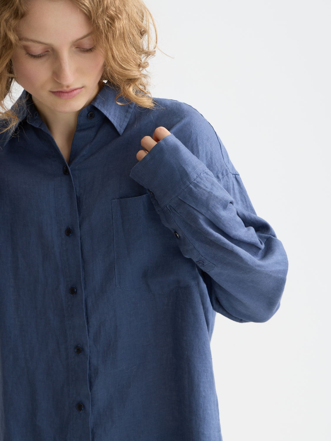 Long-sleeve linen shirt by Scotch & Soda, featuring a breathable, lightweight fabric and casual collar design.