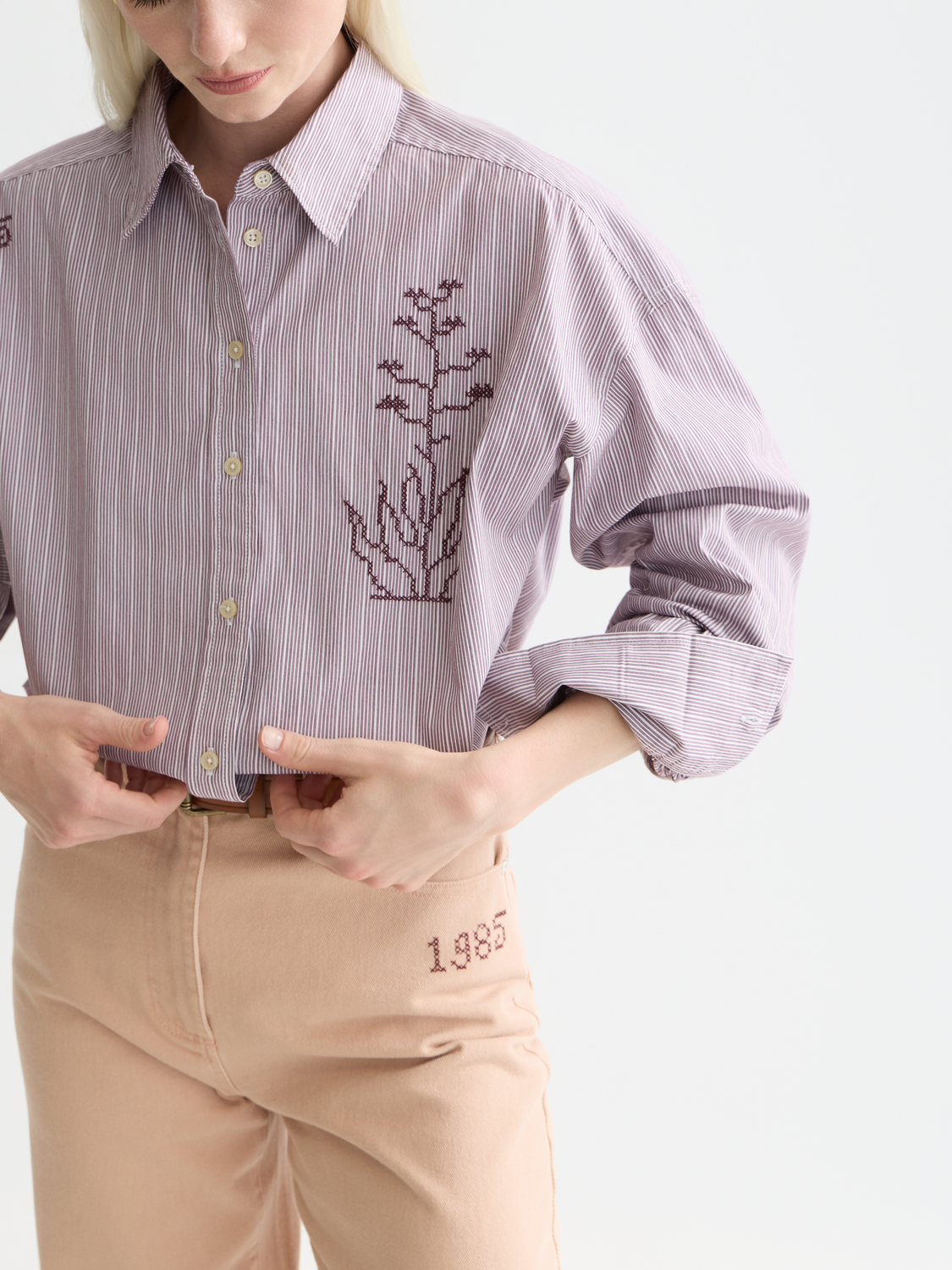 Long-sleeve embroidered girlfriend shirt by Scotch & Soda featuring detailed floral embroidery on soft fabric.
