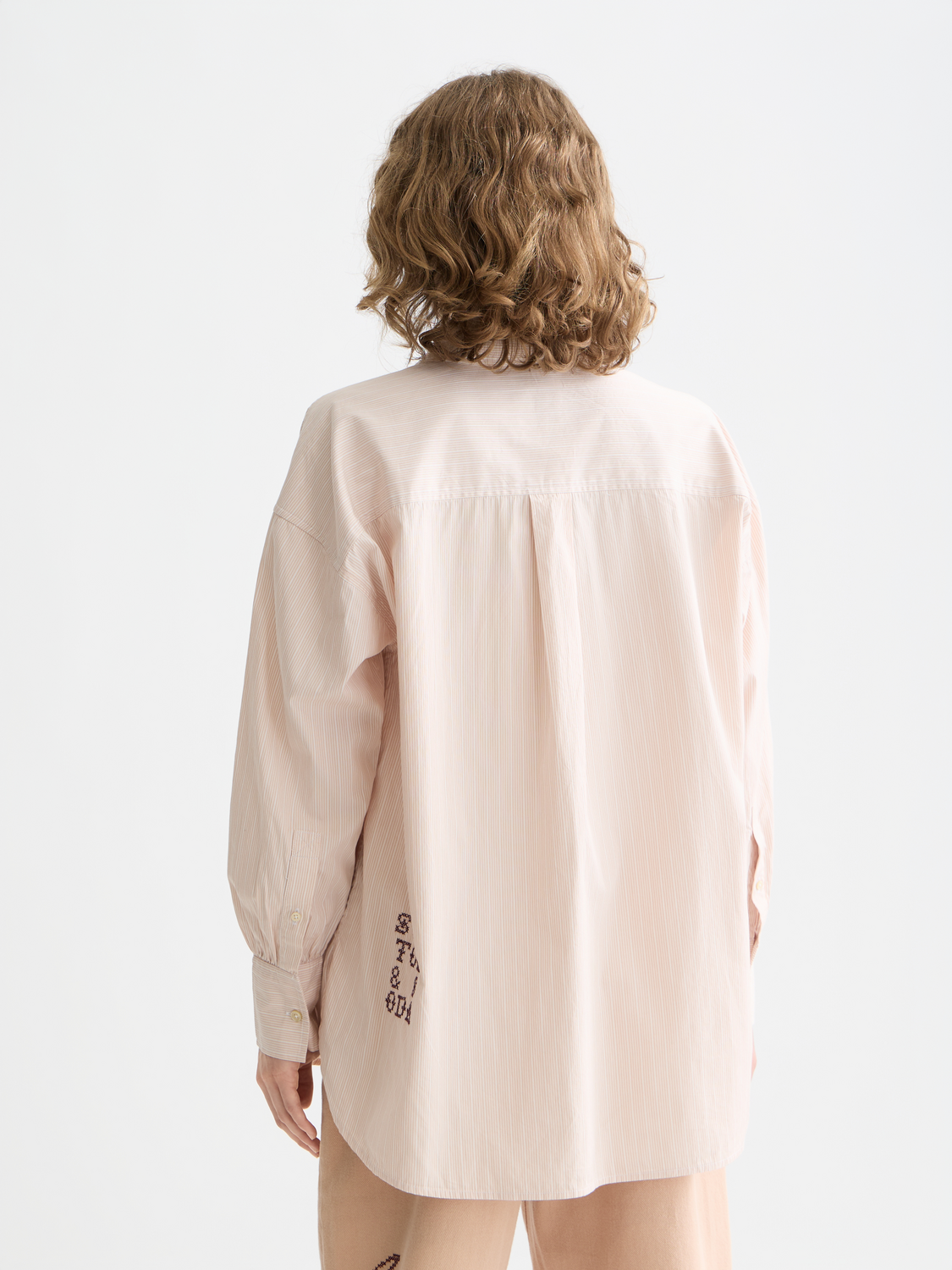 Long sleeve Scotch & Soda embroidered girlfriend shirt with detailed floral embroidery on the back and front.