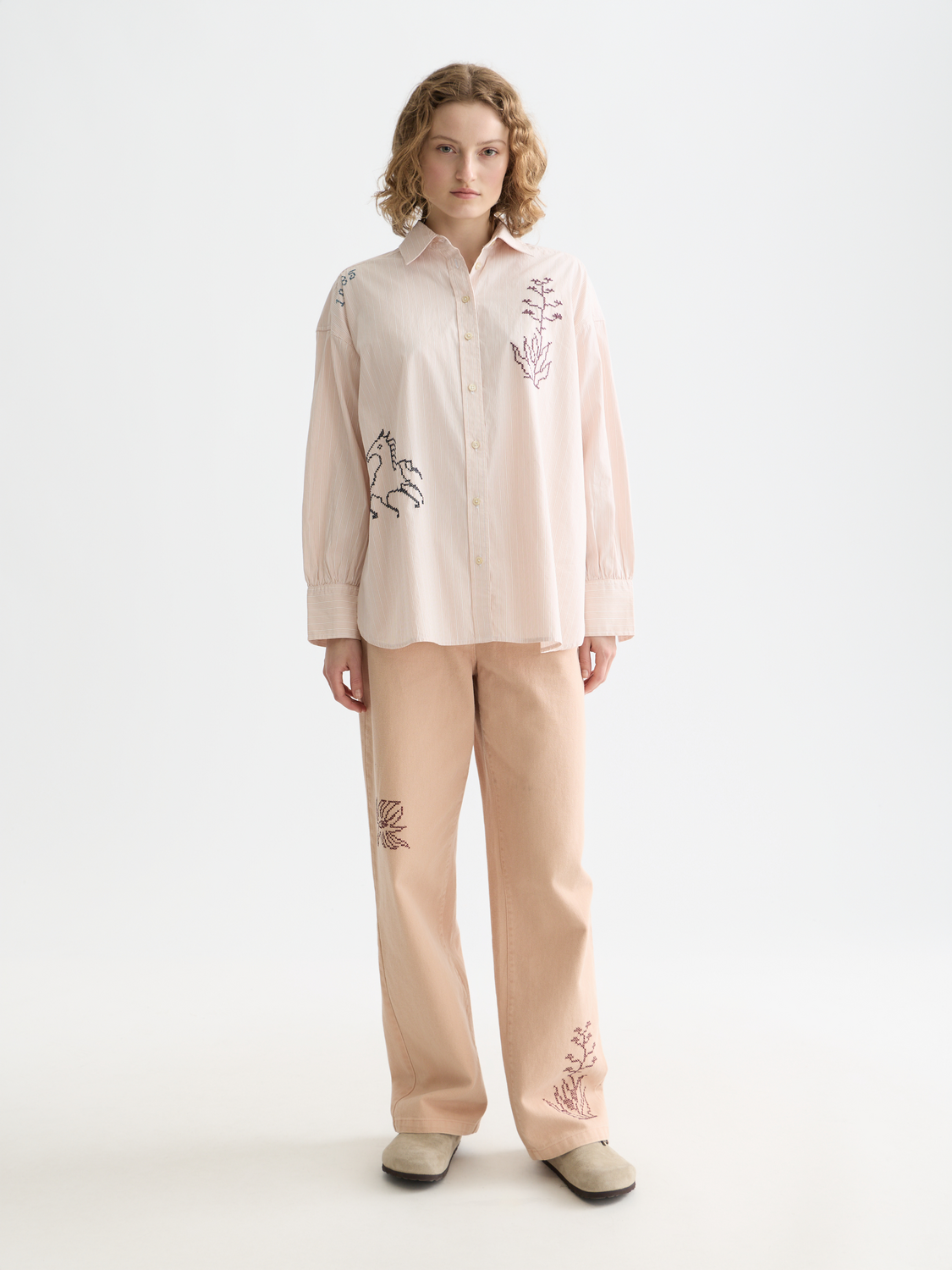 Long sleeve embroidered girlfriend shirt by Scotch & Soda, featuring detailed floral embroidery on soft fabric.