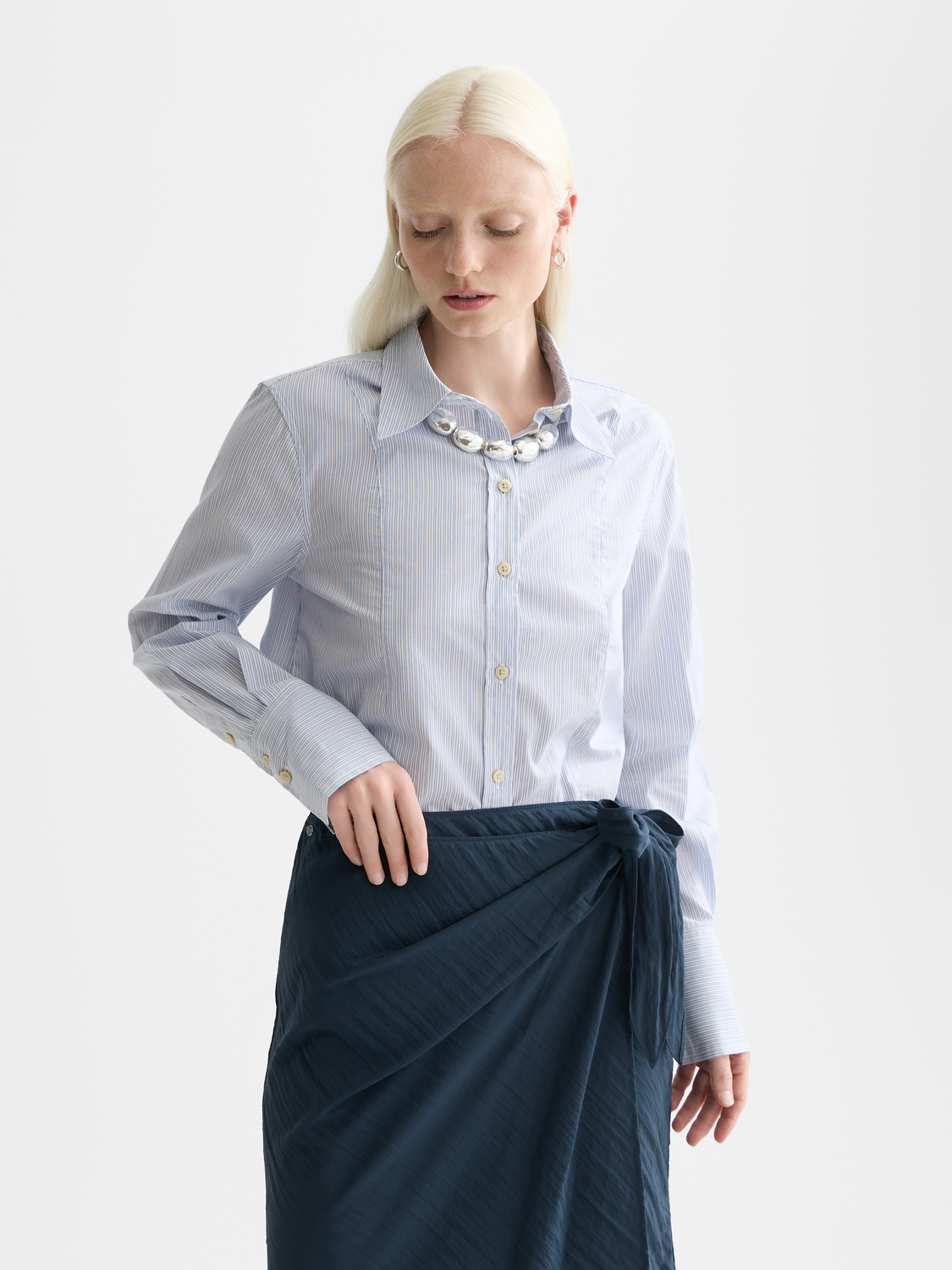 Long sleeve poplin shirt from Scotch & Soda, featuring a classic collar and button-down front in a stylish design.