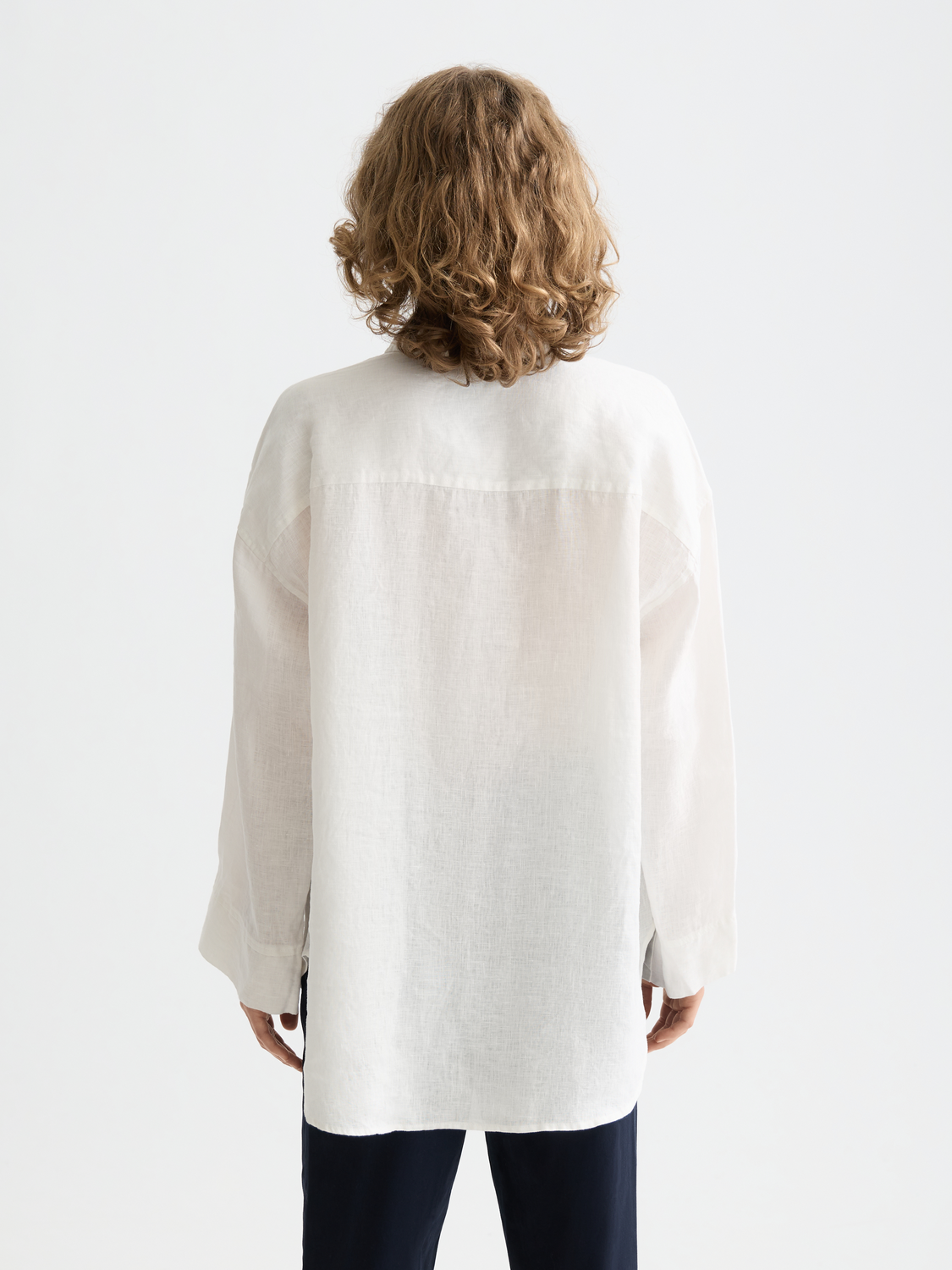 Men's long-sleeve linen shirt by Scotch & Soda, shown from the back with a relaxed fit and natural linen fabric.