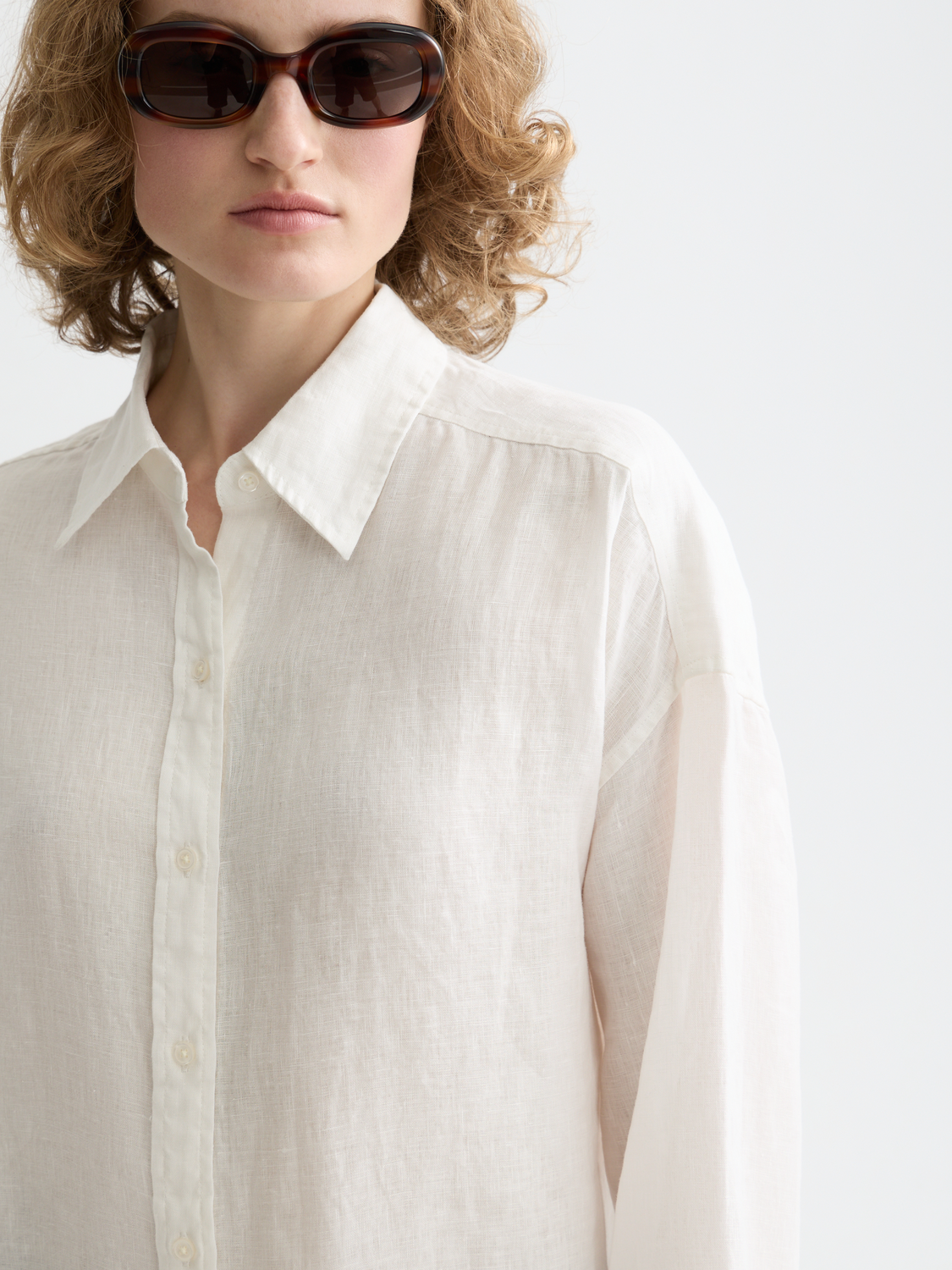 Long-sleeve Scotch & Soda linen shirt with a relaxed fit, featuring a light, breathable fabric and classic collar details.