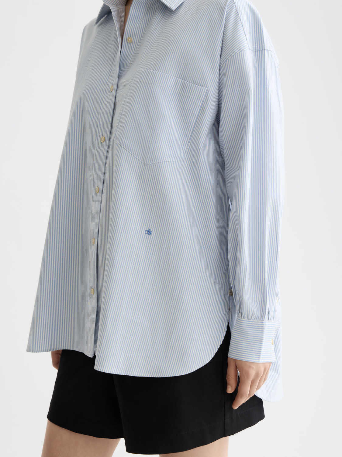 Long-sleeve Scotch & Soda Girlfriend Oxford shirt displayed on a model, featuring classic collar and button-down front.