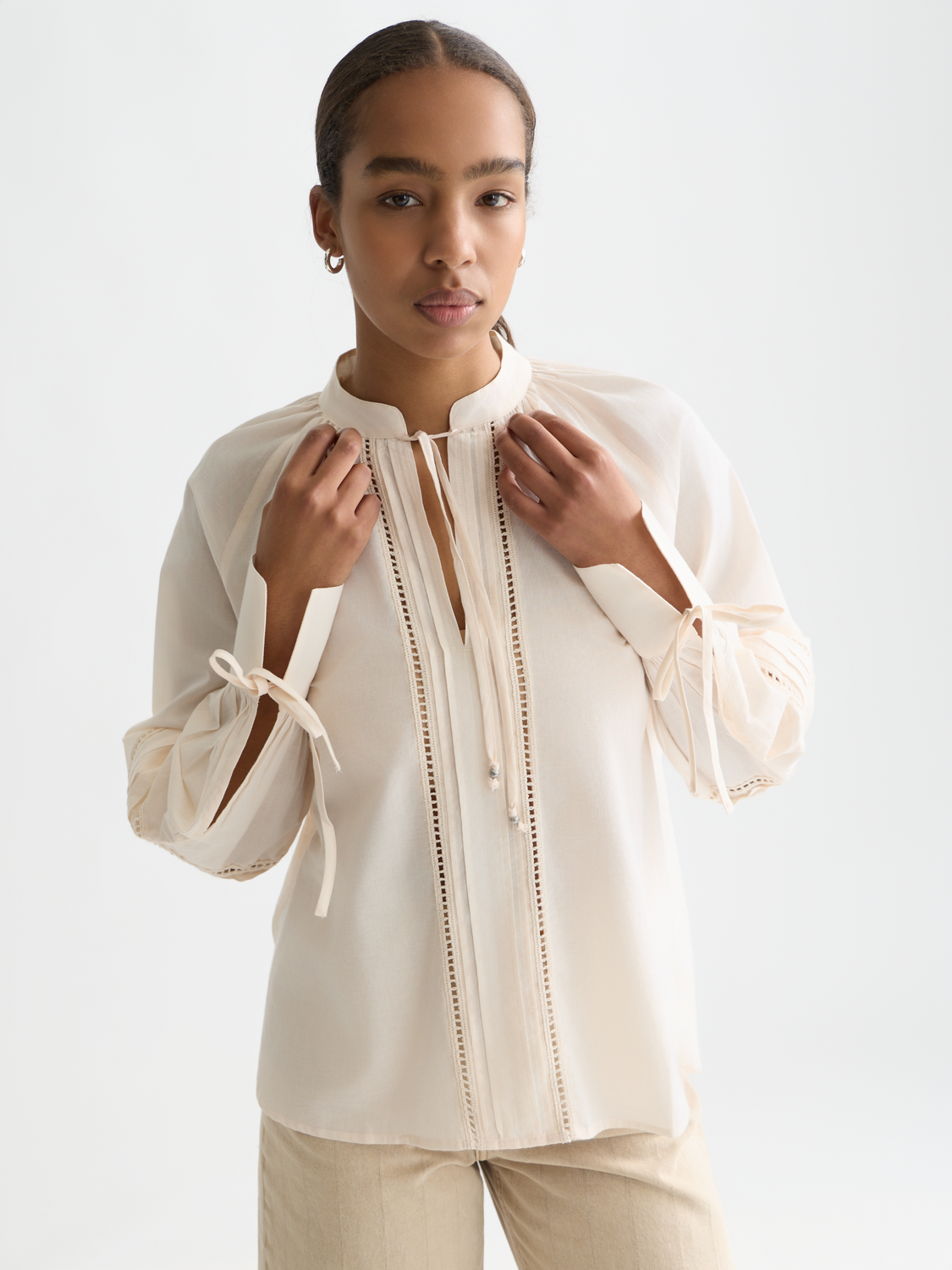 Scarlet woven blouse with pleated front and long sleeves from Scotch & Soda, stylish and elegant for everyday wear