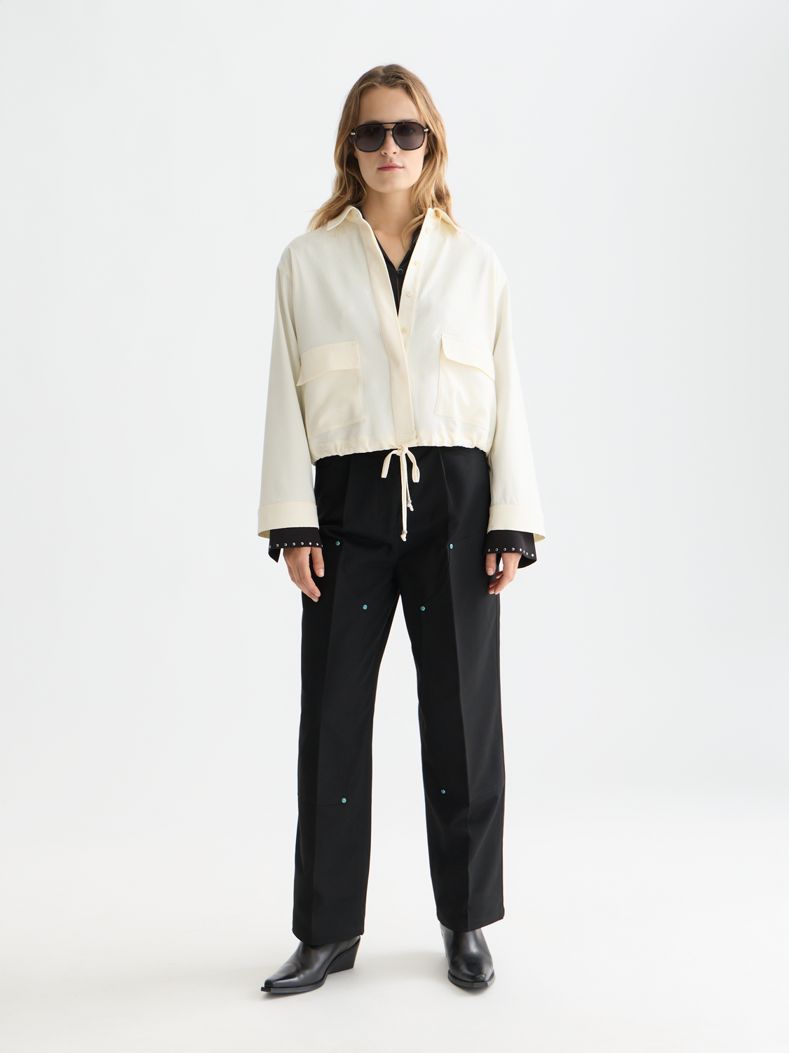 Long-sleeve Scotch & Soda utility shirt with front pockets and button closure, displayed on a mannequin.