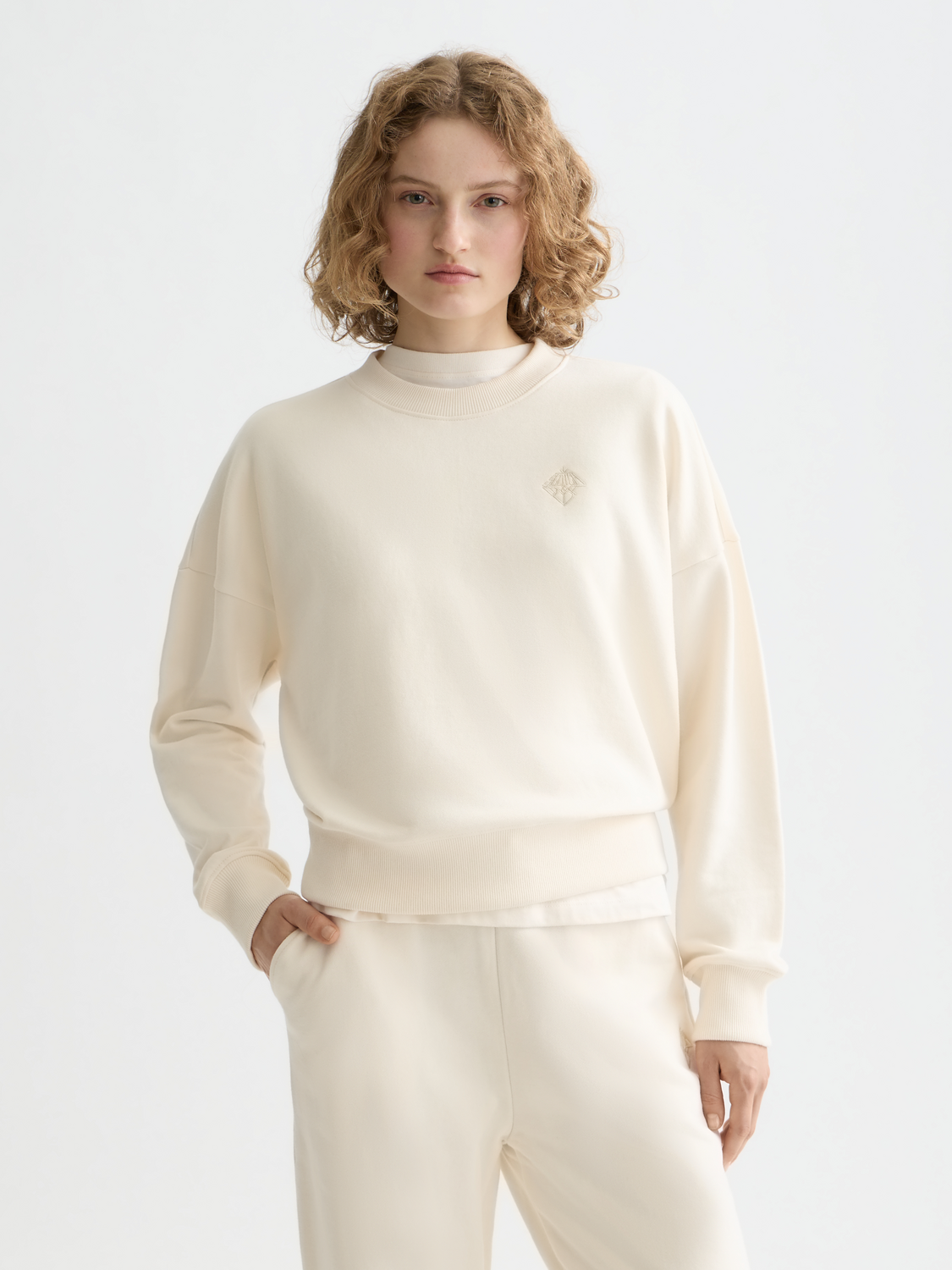 Scotch & Soda logo sweatshirt featuring a comfortable fit with a prominent brand logo on the front, made from soft, cozy fabric.