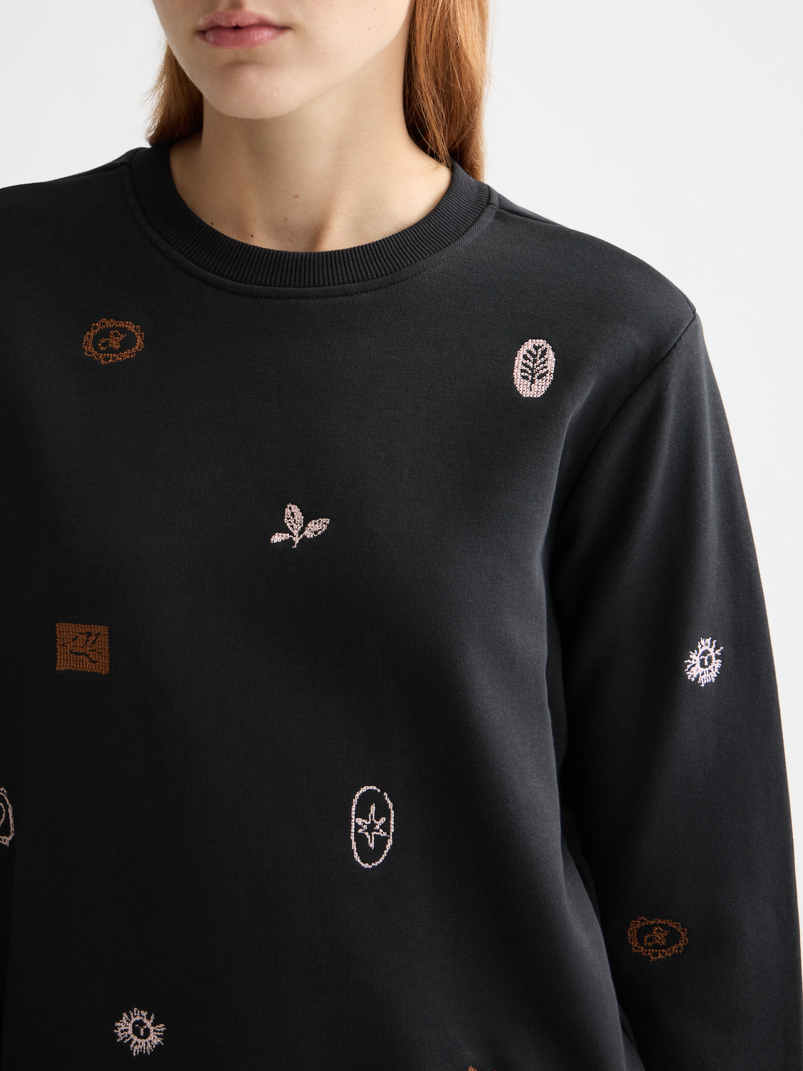 Scotch & Soda embroidery sweatshirt featuring detailed floral embroidery on a comfortable casual sweats fabric.
