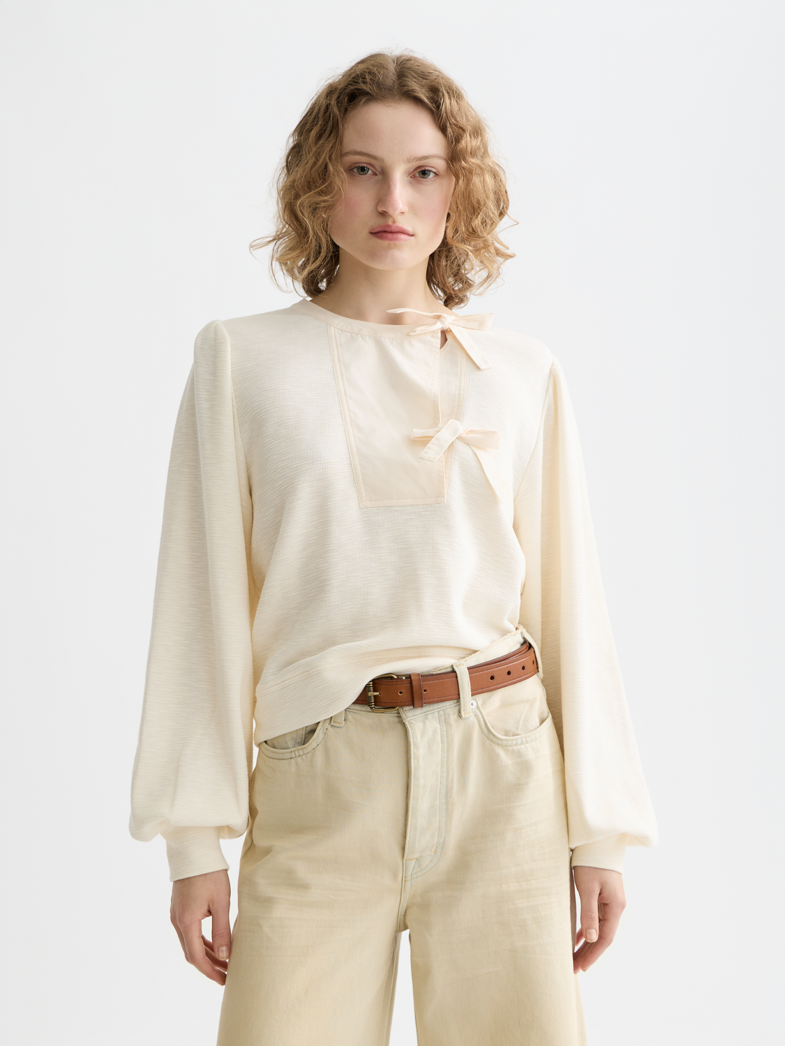 SCOTCH & SODA sweatshirt with placket ties, featuring a casual fit and detailed front design in a soft fabric.