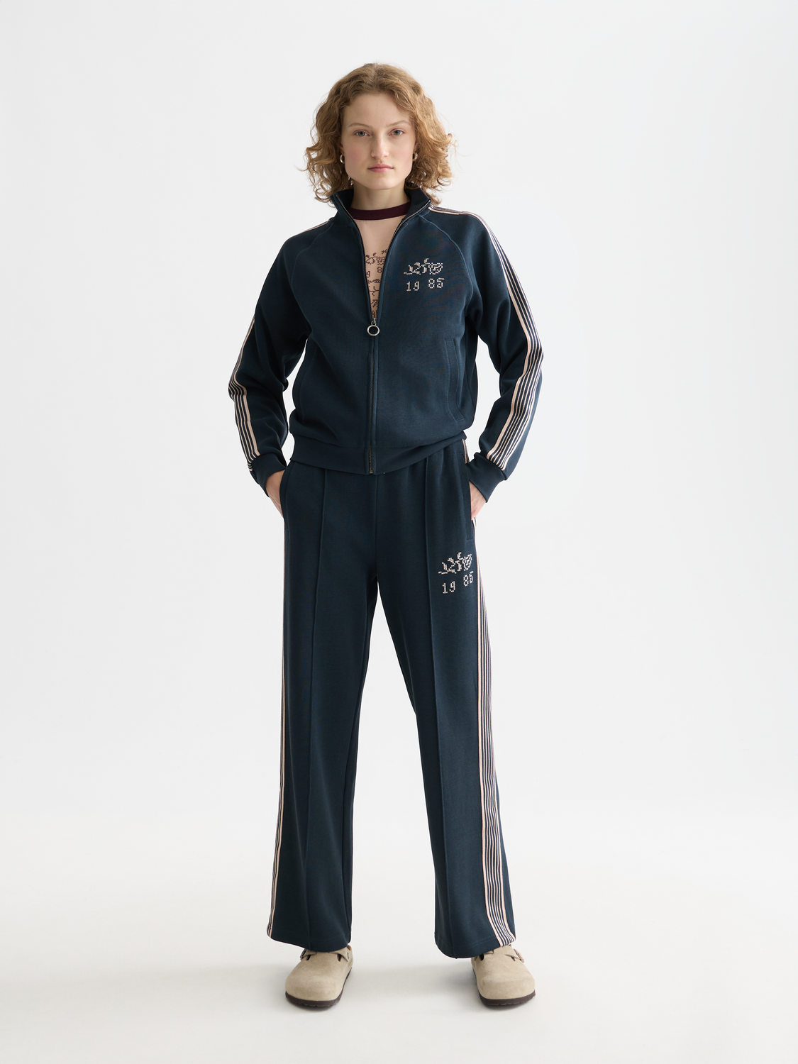 Scotch & Soda zip-through sweatshirt in soft fabric, featuring a front zipper and casual fit, shown in a front view.