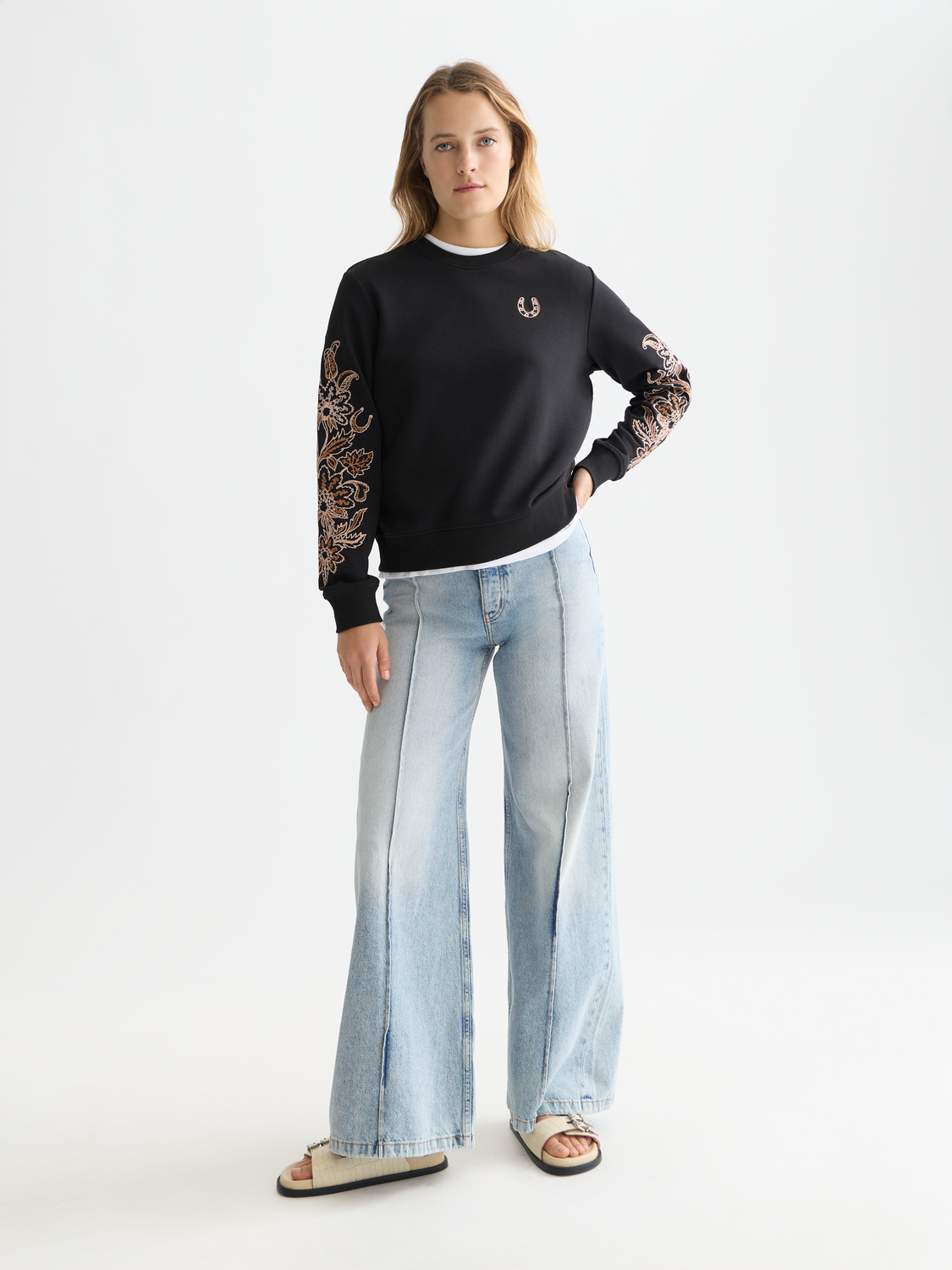 Embroidered sweatshirt by Scotch & Soda featuring detailed embroidery on a cozy, casual sweat fabric in a stylish design.