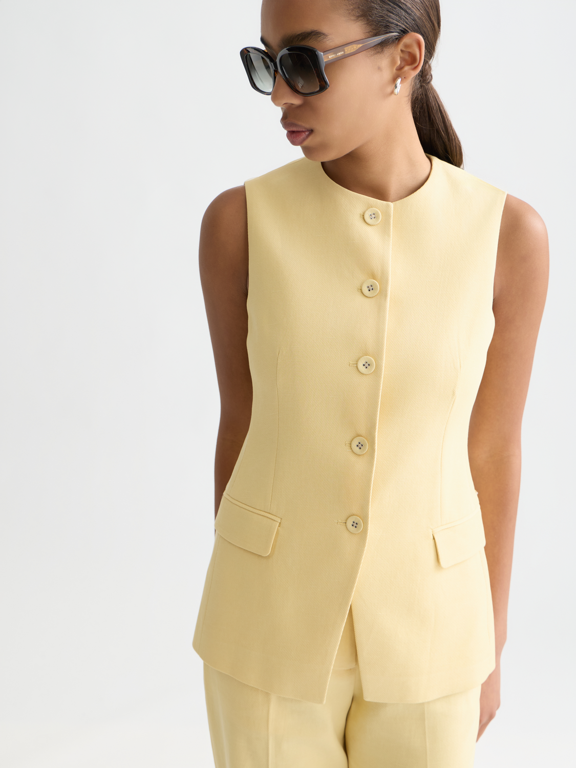 Scarlet tailored gilet by Scotch & Soda featuring a sleek fit, button closure, and classic design for stylish layering.