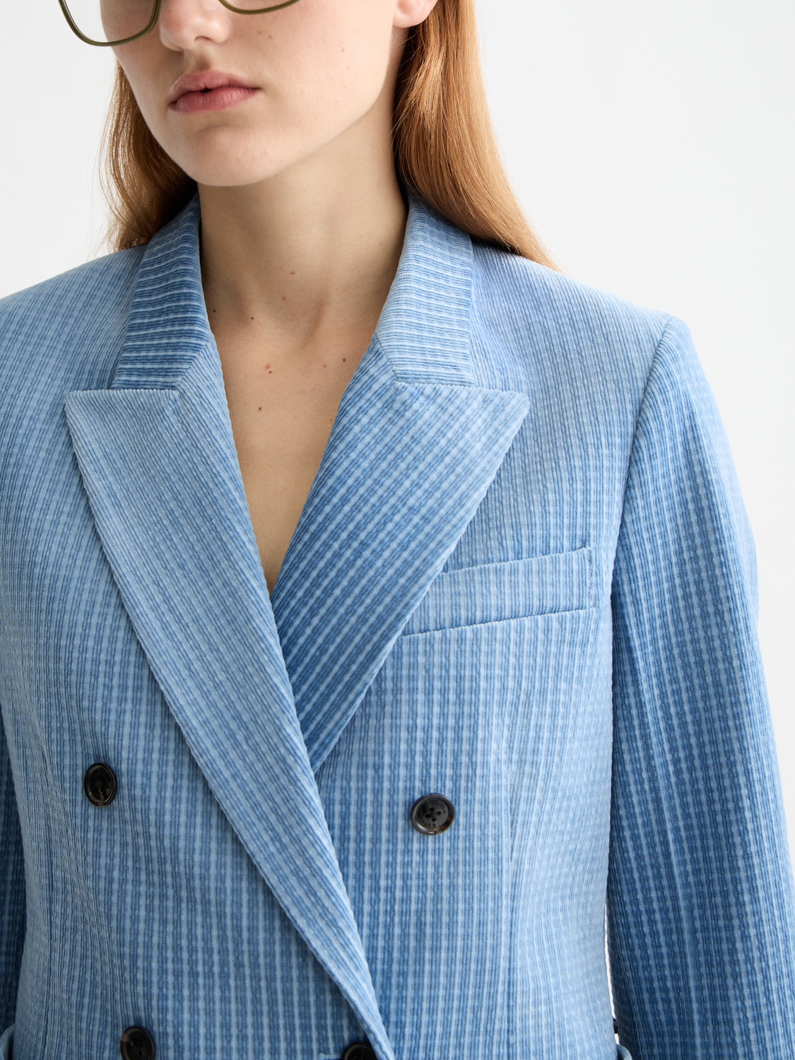 Scotch & Soda corduroy blazer in a tailored fit, featuring classic lapels and front pockets, displayed on a model.