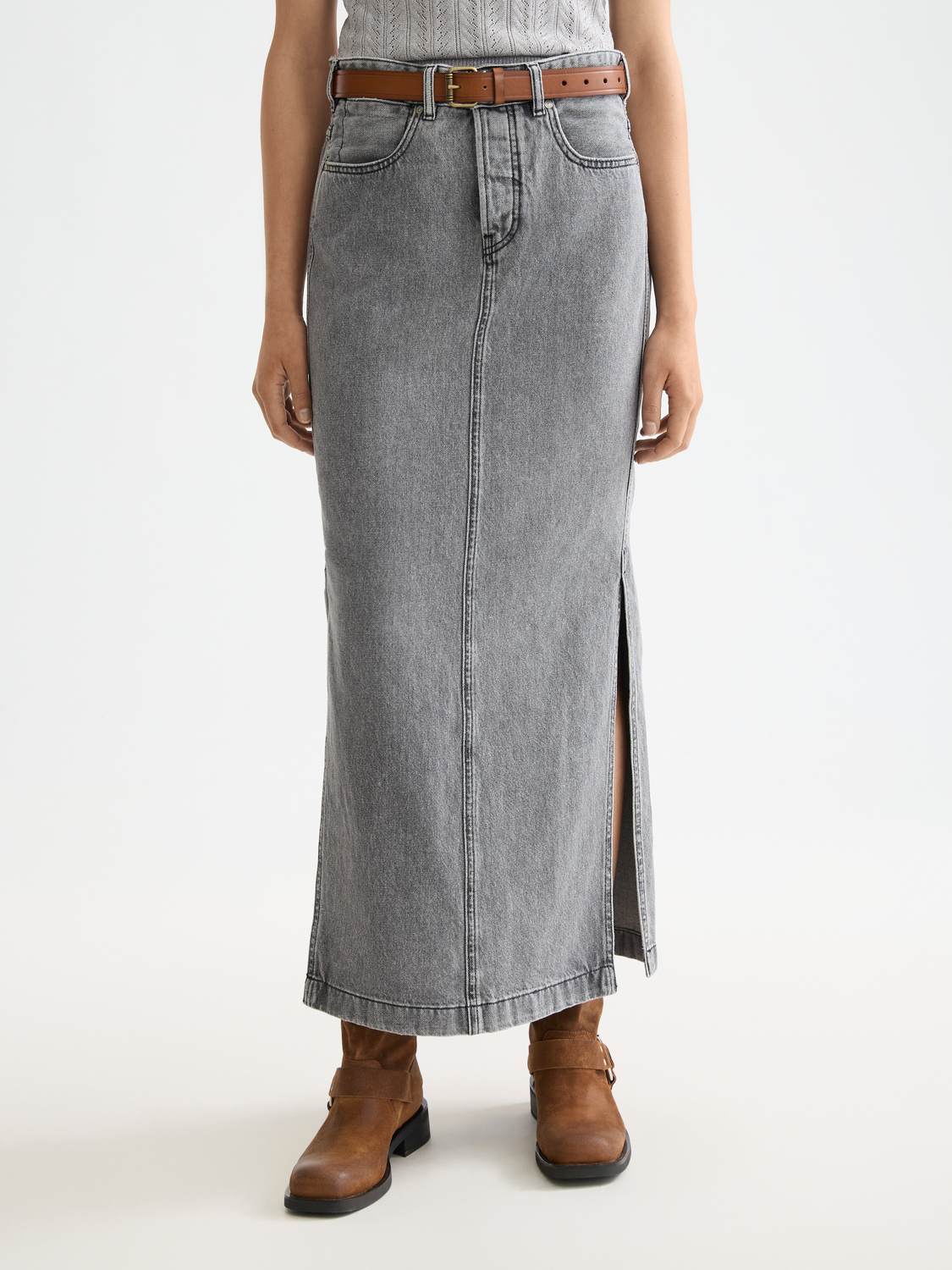 Denim maxi skirt by Scotch & Soda featuring a high waist and flowing length, styled with casual details for a chic look.