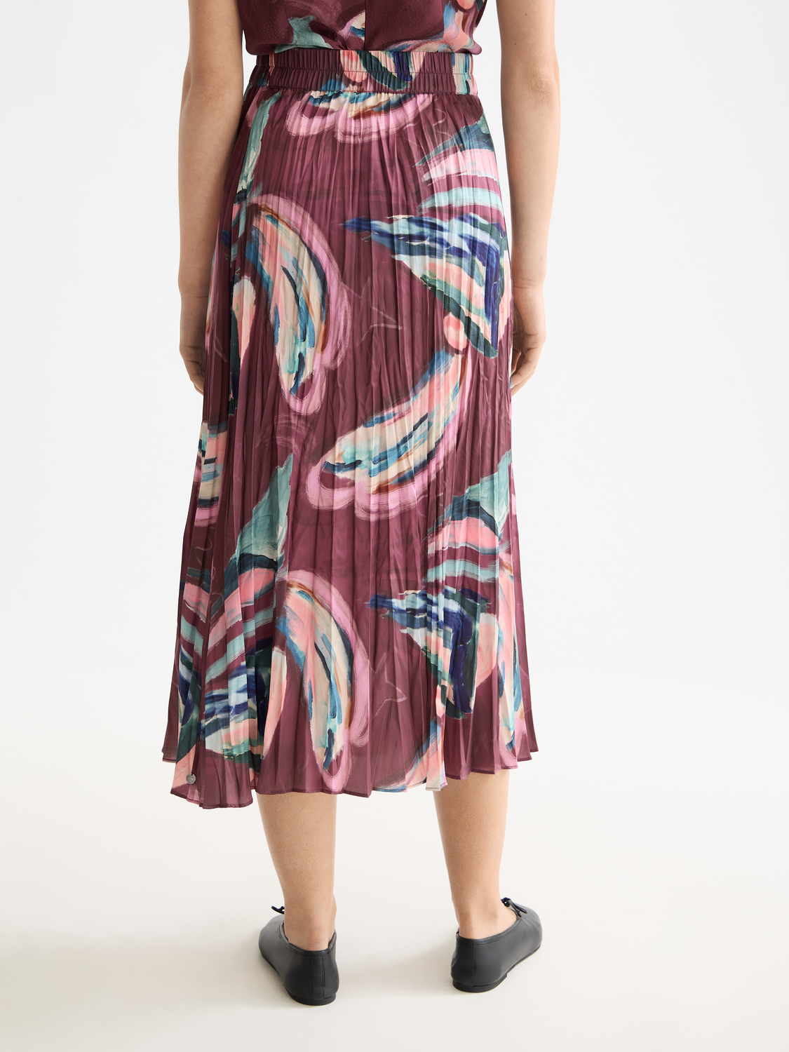 Crinkle pleated midi skirt by Scotch & Soda, shown from the back with a flowy, textured fabric in a stylish midi length.
