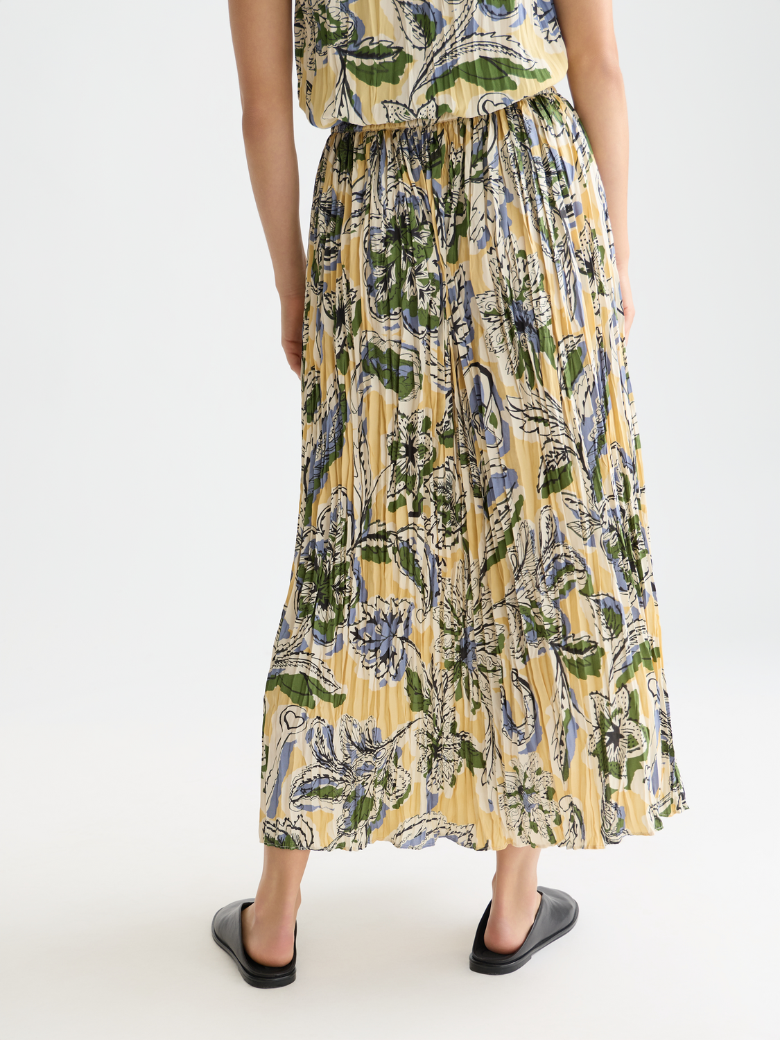 Printed micro pleat skirt by Scotch & Soda featuring a flowy design and intricate pattern, shown from the back view.
