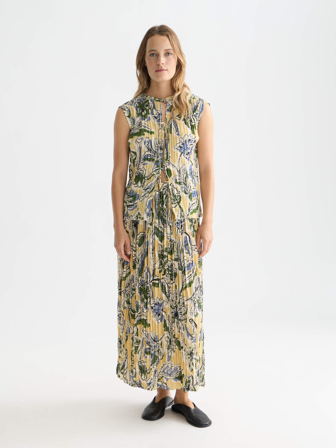 Printed micro pleat skirt by Scotch & Soda featuring a lightweight, flowing design with a floral pattern and high waist silhouette.