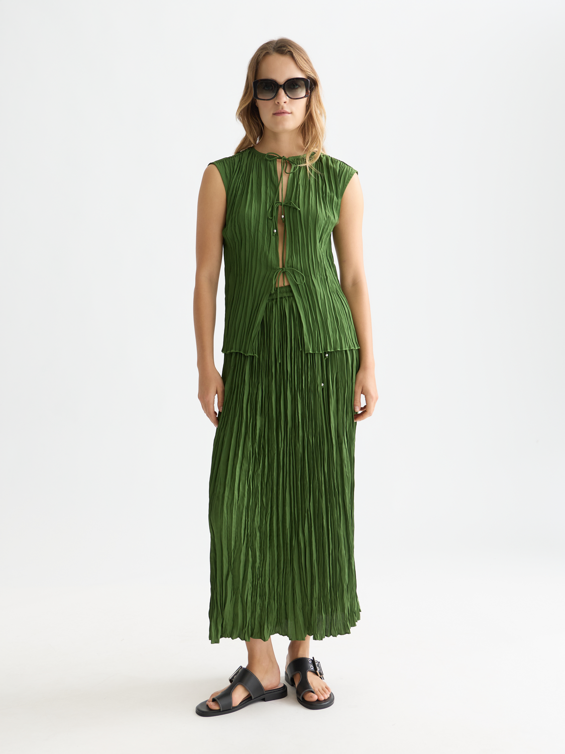 Micro pleat skirt by Scotch & Soda featuring a high waist and fine pleats, shown in a neutral color with a flowing, elegant design.